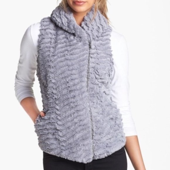 Patagonia Jackets & Blazers - Patagonia Gray Pelage Faux Fur Fleece Vest Large Gray